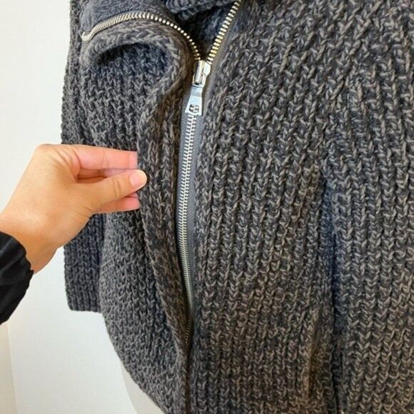 GAP Women’s Gray Chunky Knit Zip Up Sweater Size XS - Picture 4 of 7